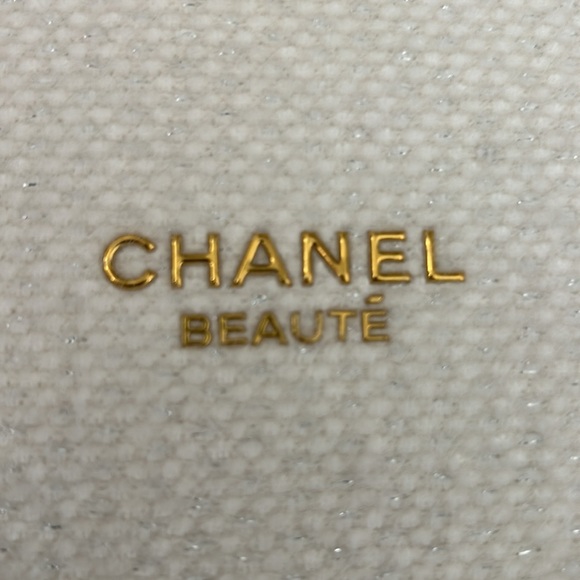 NWT Chanel White Elegant Accessory bag - Picture 4 of 4